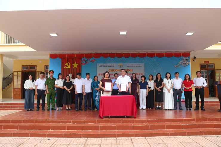 Hành trình "Gắn kết yêu thương" của Đoàn công tác Giáo dục và Đào tạo phường Tây Mỗ tại xã biên giới Lóng Sập, tỉnh Sơn La- Ảnh 7.