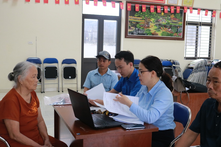 Xã Hòa Phú: Tổ chức chứng thực ủy quyền nhận lương hưu, trợ cấp tại các Thôn- Ảnh 1.