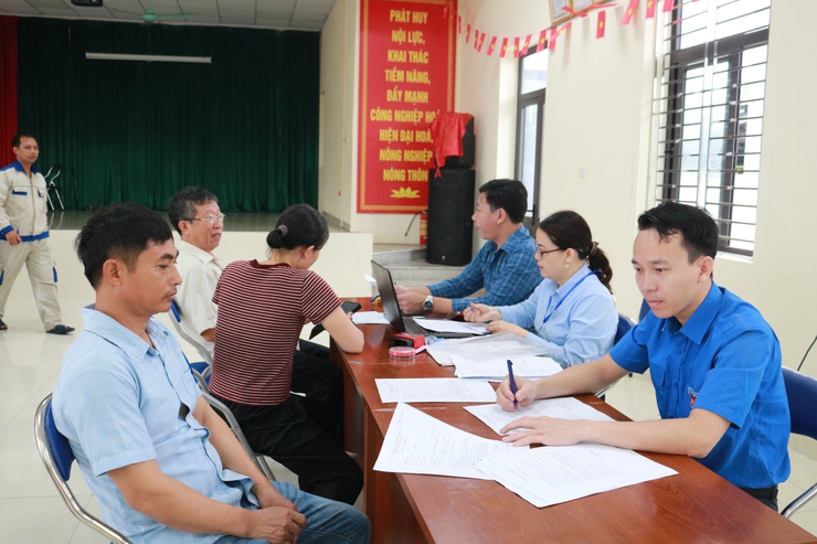 Xã Hòa Phú: Tổ chức chứng thực ủy quyền nhận lương hưu, trợ cấp tại các Thôn- Ảnh 4.
