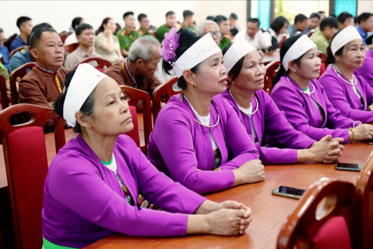 XÃ YÊN BÀI TỔ CHỨC LỄ RA MẮT MÔ HÌNH “NGƯỜI CÓ UY TÍN – ĐIỂM TỰA BÌNH YÊN – YÊN BÀI ĐỔI MỚI” - Ảnh 3.