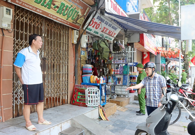 SƠN TÂY ĐỒNG LOẠT RA QUÂN ĐỢT CAO ĐIỂM KIỂM TRA, XỬ LÝ VI PHẠM TRẬT TỰ ĐÔ THỊ, TRẬT TỰ CÔNG CỘNG, VỆ SINH MÔI TRƯỜNG- Ảnh 1.
