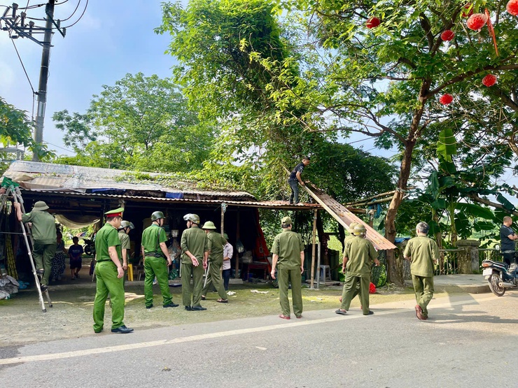 SƠN TÂY ĐỒNG LOẠT RA QUÂN ĐỢT CAO ĐIỂM KIỂM TRA, XỬ LÝ VI PHẠM TRẬT TỰ ĐÔ THỊ, TRẬT TỰ CÔNG CỘNG, VỆ SINH MÔI TRƯỜNG- Ảnh 6.