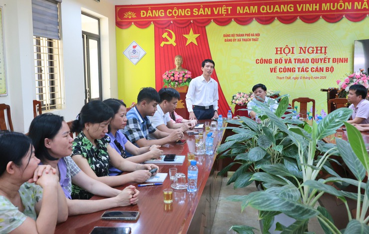 Xã Thạch Thất công bố và trao quyết định về công tác cán bộ tại Trường tiểu học Đại Đồng - Ảnh 4.
