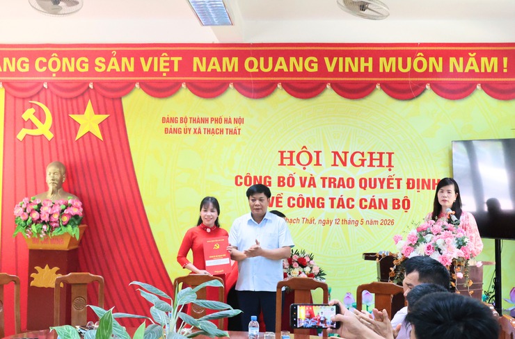 Xã Thạch Thất công bố và trao quyết định về công tác cán bộ tại Trường tiểu học Đại Đồng - Ảnh 6.