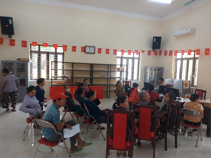 HIỆU QUẢ THIẾT THỰC TỪ MÔ HÌNH “DỊCH VỤ CÔNG LƯU ĐỘNG” TẠI XÃ PHƯỢNG DỰC - Ảnh 2.