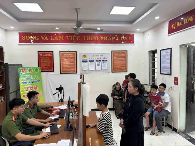 Công an xã Phú Cát tăng cường cấp định danh điện tử mức độ 2 cho trẻ em vì Nhân dân phục vụ- Ảnh 4.