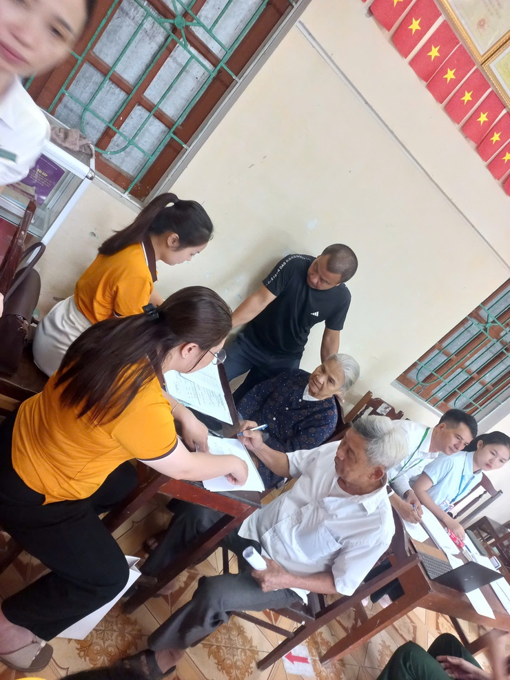 Phường Chương Mỹ tổ chức chứng thực ủy quyền nhận lương hưu, trợ cấp tại các tổ dân phố- Ảnh 4.