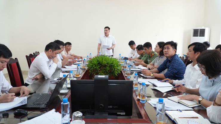 Hội nghị đóng góp ý kiến, phân công nhiệm vụ phục vụ công tác cưỡng chế thực hiện dự án đường trục xã Phượng Dực- Ảnh 1.
