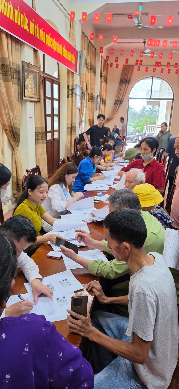 Phường Chương Mỹ tổ chức chứng thực ủy quyền nhận lương hưu, trợ cấp tại các tổ dân phố- Ảnh 5.