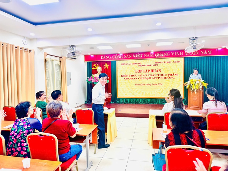 Phường Hoàn Kiếm tổ chức tập huấn kiến thức an toàn thực phẩm cho Ban Chỉ đạo ATTP và Tổ Giám sát cộng đồng- Ảnh 3.