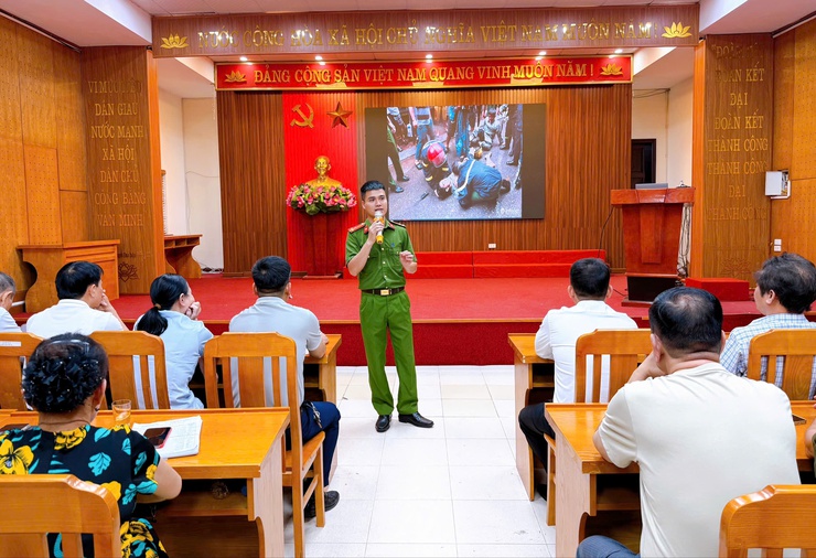 Phường Thanh Liệt nâng cao kỹ năng PCCC và CNCH cho lực lượng cơ sở, chủ động bảo đảm an toàn địa bàn- Ảnh 2.