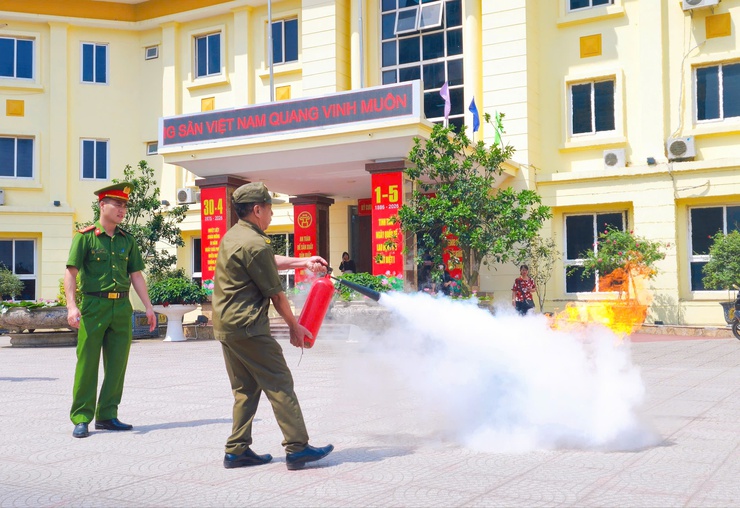 Phường Thanh Liệt nâng cao kỹ năng PCCC và CNCH cho lực lượng cơ sở, chủ động bảo đảm an toàn địa bàn- Ảnh 5.
