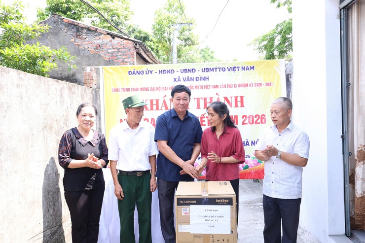 Xã Vân Đình khánh thành Nhà Đại đoàn kết cho hộ cận nghèo tại thôn Hoàng Xá- Ảnh 5.