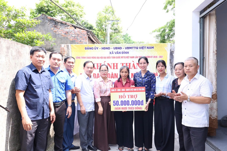 Xã Vân Đình khánh thành Nhà Đại đoàn kết cho hộ cận nghèo tại thôn Hoàng Xá- Ảnh 2.