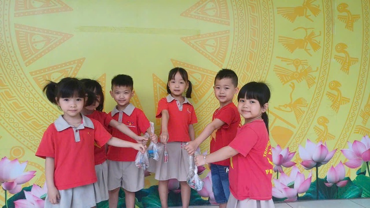 CHI ĐOÀN TRƯỜNG MẦM NON PHÙ LỖ TRIỂN KHAI MÔ HÌNH "NGÔI NHÀ CỦA PIN" CHUNG TAY BẢO VỆ MÔI TRƯỜNG- Ảnh 4.