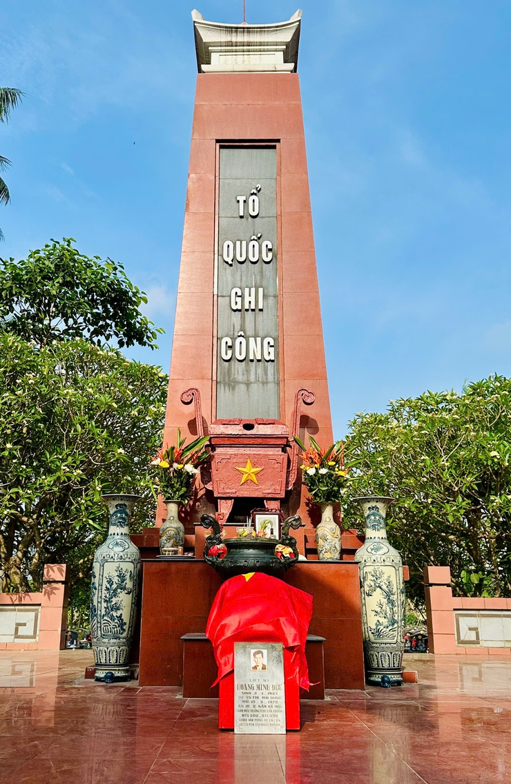 Ngọc Hà tổ chức Lễ truy điệu và an táng hài cốt Liệt sĩ Hoàng Minh Đức- Ảnh 5.