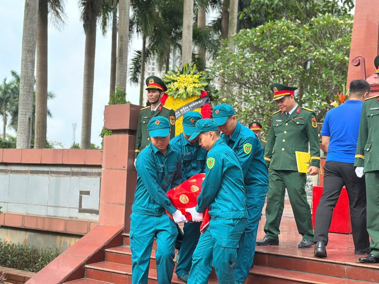Ngọc Hà tổ chức Lễ truy điệu và an táng hài cốt Liệt sĩ Hoàng Minh Đức- Ảnh 17.