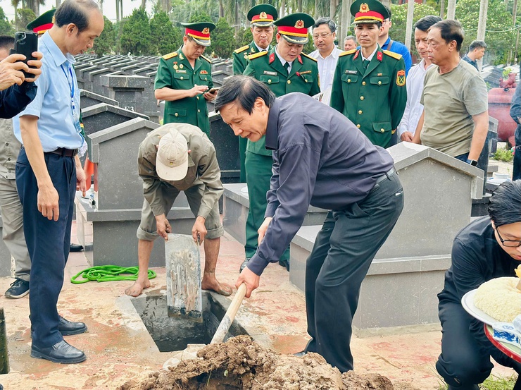 Ngọc Hà tổ chức Lễ truy điệu và an táng hài cốt Liệt sĩ Hoàng Minh Đức- Ảnh 21.