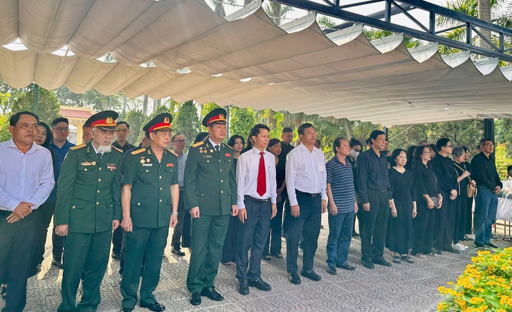 Ngọc Hà tổ chức Lễ truy điệu và an táng hài cốt Liệt sĩ Hoàng Minh Đức- Ảnh 8.