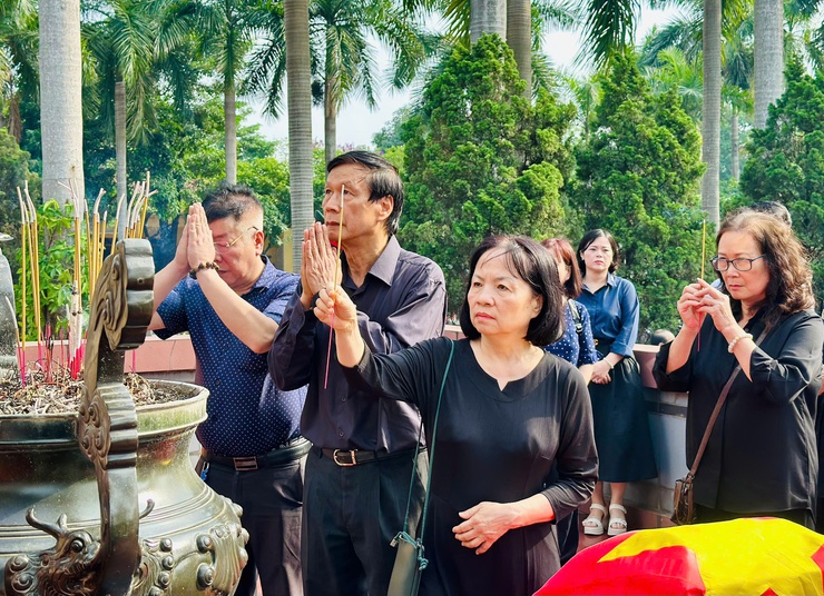Ngọc Hà tổ chức Lễ truy điệu và an táng hài cốt Liệt sĩ Hoàng Minh Đức- Ảnh 16.
