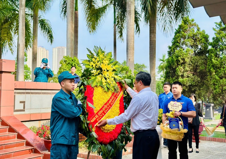 Ngọc Hà tổ chức Lễ truy điệu và an táng hài cốt Liệt sĩ Hoàng Minh Đức- Ảnh 2.