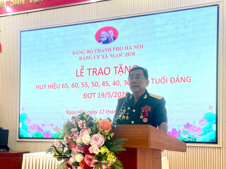 XÃ NGỌC HỒI TỔ CHỨC TRAO HUY HIỆU ĐẢNG ĐỢT 19/5 CHO 30 ĐẢNG VIÊN- Ảnh 9.