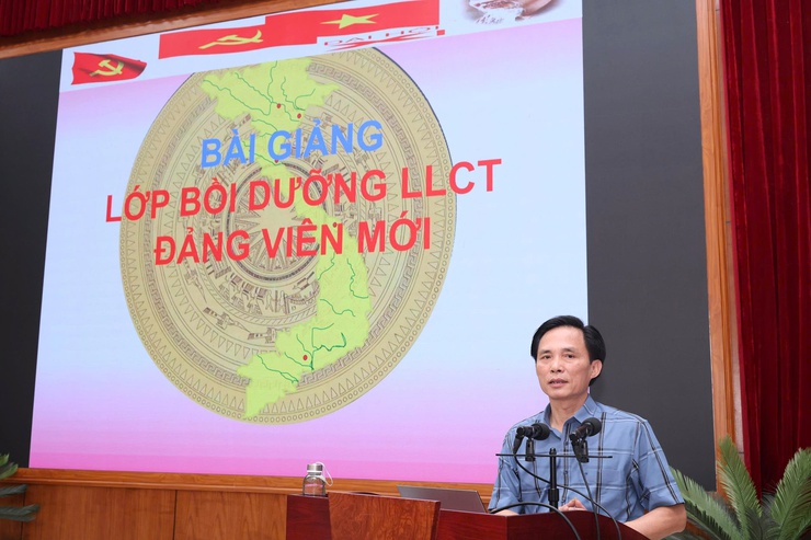 Trung tâm Chính trị xã Vân Đình khai giảng lớp bồi dưỡng đảng viên mới đợt 1 năm 2026- Ảnh 4.