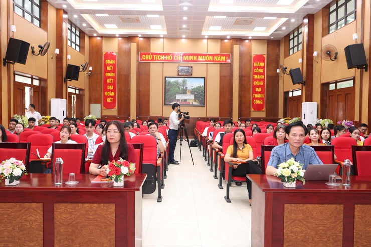 Trung tâm Chính trị xã Vân Đình khai giảng lớp bồi dưỡng đảng viên mới đợt 1 năm 2026- Ảnh 1.