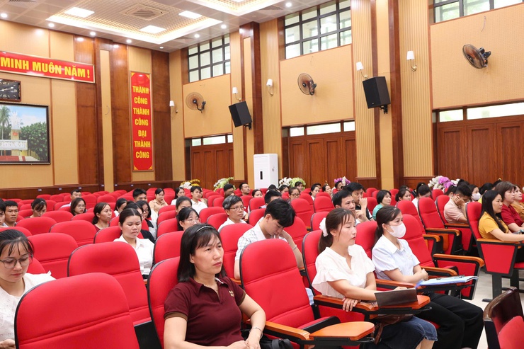 Trung tâm Chính trị xã Vân Đình khai giảng lớp bồi dưỡng đảng viên mới đợt 1 năm 2026- Ảnh 3.