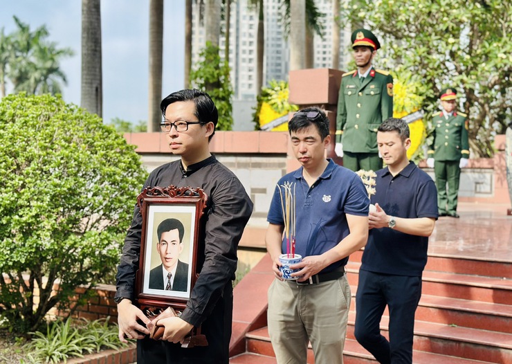 Ngọc Hà tổ chức Lễ truy điệu và an táng hài cốt Liệt sĩ Hoàng Minh Đức- Ảnh 18.