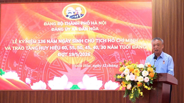 TRAO HUY HIỆU ĐẢNG TẠI XÃ DÂN HÒA: 30 ĐẢNG VIÊN VINH DỰ NHẬN PHẦN THƯỞNG CAO QUÝ NHÂN KỶ NIỆM 136 NĂM NGÀY SINH CHỦ TỊCH HỒ CHÍ MINH 19/5- Ảnh 6.