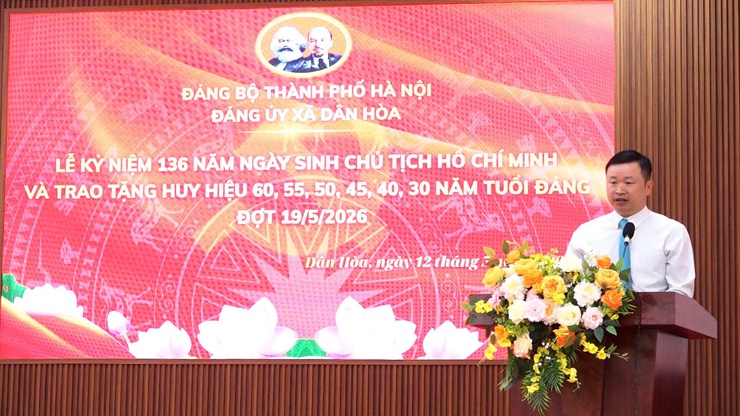 TRAO HUY HIỆU ĐẢNG TẠI XÃ DÂN HÒA: 30 ĐẢNG VIÊN VINH DỰ NHẬN PHẦN THƯỞNG CAO QUÝ NHÂN KỶ NIỆM 136 NĂM NGÀY SINH CHỦ TỊCH HỒ CHÍ MINH 19/5- Ảnh 7.