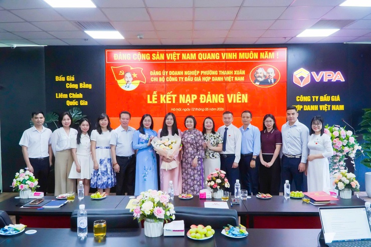 Chi bộ công ty Đấu giá Hợp danh Việt Nam tổ chức Lễ kết nạp đảng viên- Ảnh 1.