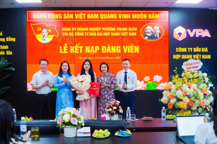 Chi bộ công ty Đấu giá Hợp danh Việt Nam tổ chức Lễ kết nạp đảng viên- Ảnh 4.