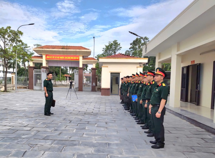 Đoàn kiểm tra của Ban Chỉ huy Phòng thủ Khu vực 1 – Sóc Sơn đã tổ chức kiểm tra, rà soát việc thực hiện các chế độ quy định và hoạt động của Ban Chỉ huy Quân sự xã Thư Lâm năm 2026- Ảnh 1.