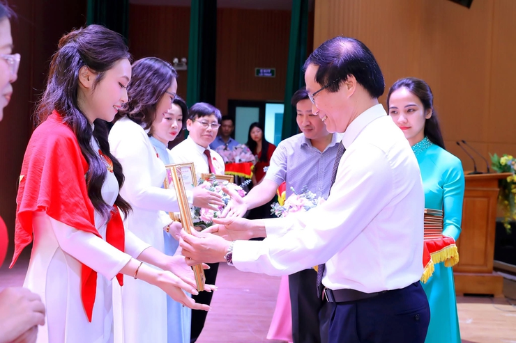 Phát huy vai trò "cầu nối" của đội ngũ tuyên truyền viên cơ sở- Ảnh 6.