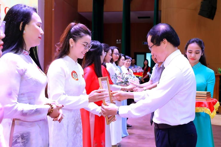 Phát huy vai trò "cầu nối" của đội ngũ tuyên truyền viên cơ sở- Ảnh 7.