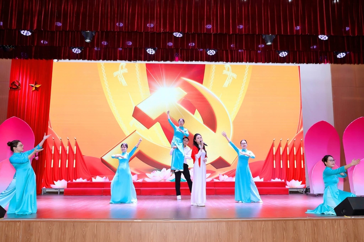 Phát huy vai trò "cầu nối" của đội ngũ tuyên truyền viên cơ sở- Ảnh 17.