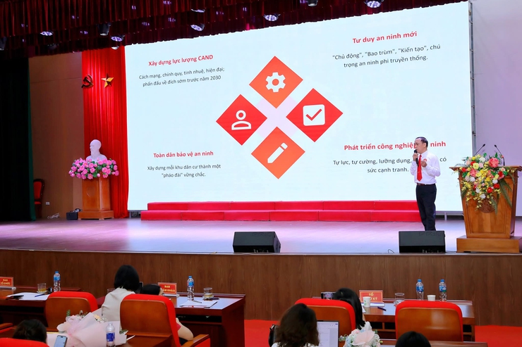 Phát huy vai trò "cầu nối" của đội ngũ tuyên truyền viên cơ sở- Ảnh 42.