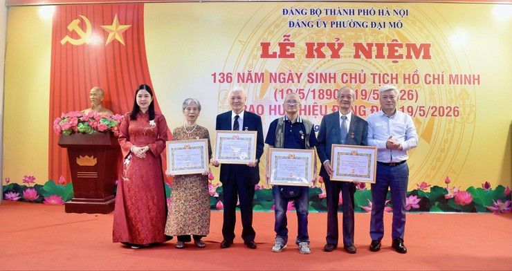 Phường Đại Mỗ tổ chức Lễ trao tặng Huy hiệu Đảng đợt 19/5/2026- Ảnh 3.