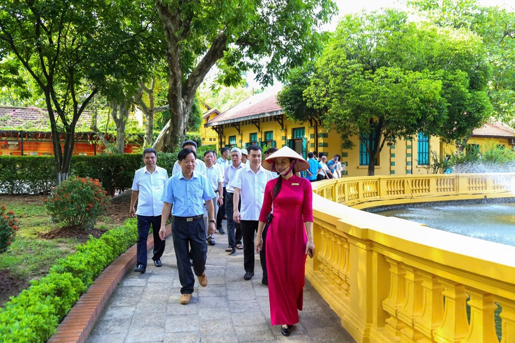 Ngọc Hà: Lễ viếng Lăng Chủ tịch Hồ Chí Minh kỷ niệm 136 năm ngày sinh nhật Bác- Ảnh 5.