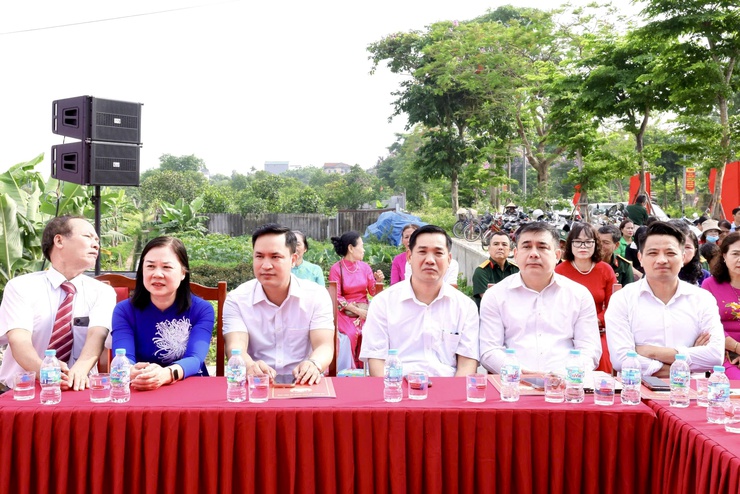 Thư Lâm tổ chức Chương trình chuyên đề học tập và làm theo tư tưởng, đạo đức, phong cách Hồ Chí Minh tại Bia tưởng niệm Bác Hồ về thăm thôn Kính Nỗ- Ảnh 2.