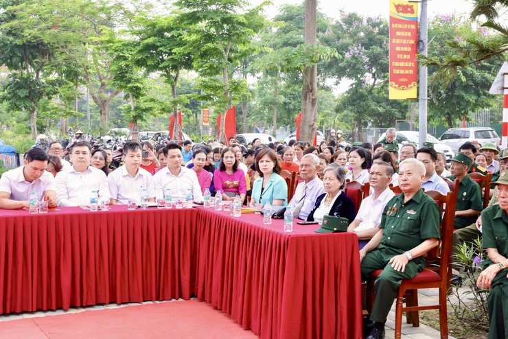 Thư Lâm tổ chức Chương trình chuyên đề học tập và làm theo tư tưởng, đạo đức, phong cách Hồ Chí Minh tại Bia tưởng niệm Bác Hồ về thăm thôn Kính Nỗ- Ảnh 3.