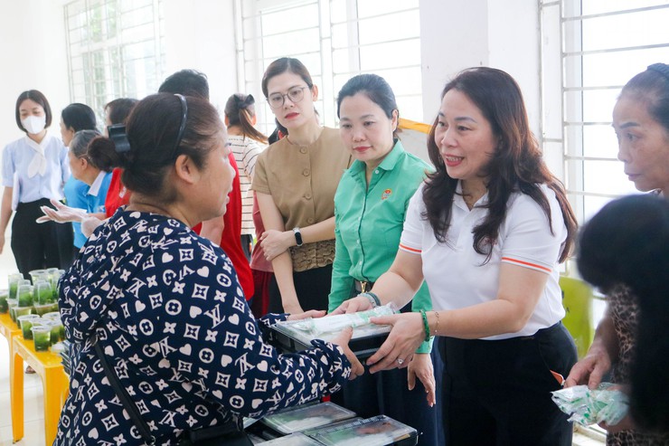 HƯỞNG ỨNG “THÁNG NHÂN ĐẠO” – TRAO YÊU THƯƠNG ĐẾN NGƯỜI BỆNH CÓ HOÀN CẢNH KHÓ KHĂN- Ảnh 19.