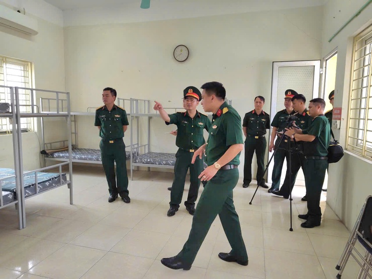 Đoàn kiểm tra của Ban Chỉ huy Phòng thủ Khu vực 1 – Sóc Sơn đã tổ chức kiểm tra, rà soát việc thực hiện các chế độ quy định và hoạt động của Ban Chỉ huy Quân sự xã Thư Lâm năm 2026- Ảnh 2.