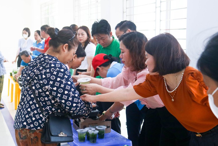 HƯỞNG ỨNG “THÁNG NHÂN ĐẠO” – TRAO YÊU THƯƠNG ĐẾN NGƯỜI BỆNH CÓ HOÀN CẢNH KHÓ KHĂN- Ảnh 20.