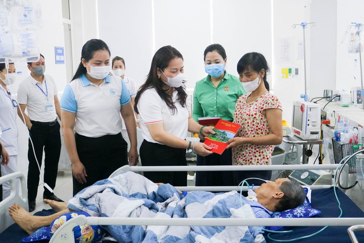 HƯỞNG ỨNG “THÁNG NHÂN ĐẠO” – TRAO YÊU THƯƠNG ĐẾN NGƯỜI BỆNH CÓ HOÀN CẢNH KHÓ KHĂN- Ảnh 22.
