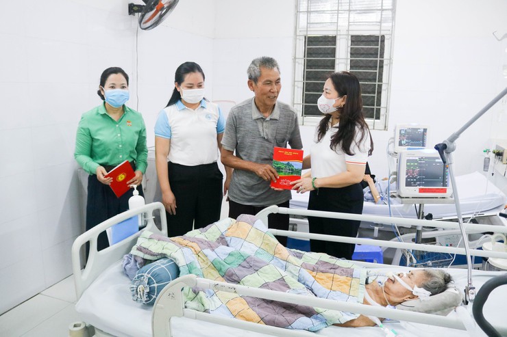 HƯỞNG ỨNG “THÁNG NHÂN ĐẠO” – TRAO YÊU THƯƠNG ĐẾN NGƯỜI BỆNH CÓ HOÀN CẢNH KHÓ KHĂN- Ảnh 23.