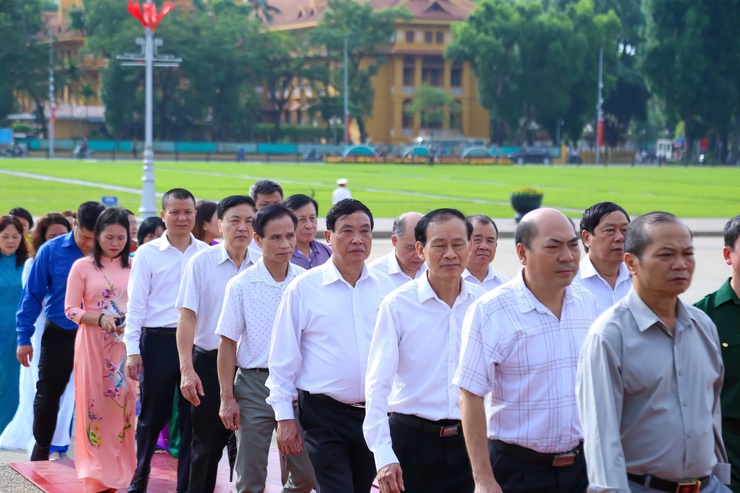 Ngọc Hà: Lễ viếng Lăng Chủ tịch Hồ Chí Minh kỷ niệm 136 năm ngày sinh nhật Bác- Ảnh 8.