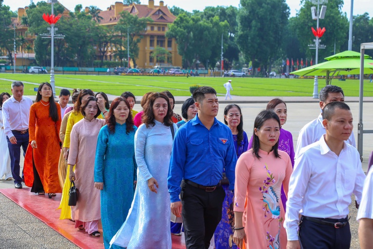 Ngọc Hà: Lễ viếng Lăng Chủ tịch Hồ Chí Minh kỷ niệm 136 năm ngày sinh nhật Bác- Ảnh 10.